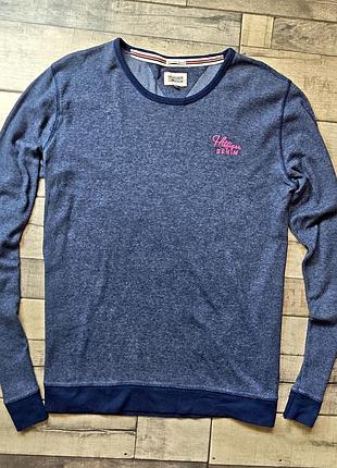 Синій світшот tommy hilfiger з довгими рукавами виготовлений із м'якого бавовняного трикотажу.Е розмір xl