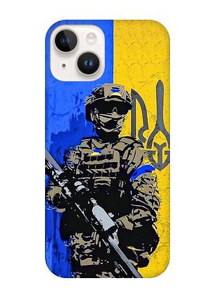 Матовый чехол с черными боками на apple iphone 14 :: солдат (патриотический принт 350)