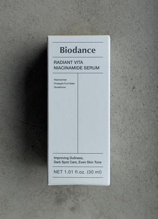 Сироватка для обличчя з ніацинамідом biodance radiant vita niacinamide serum 30ml