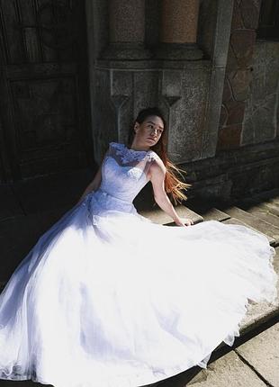 Весільна сукня пишна
