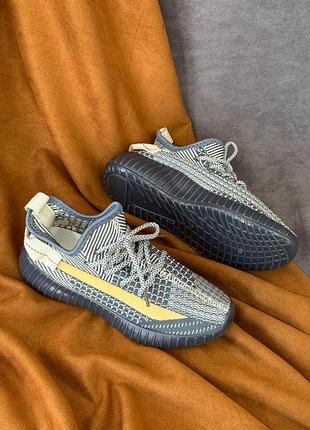Легкі текстильні кросівки в стилі yeezy