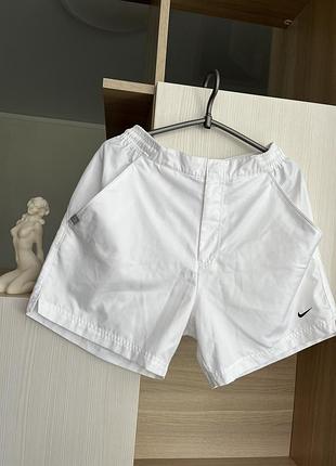 Спортивні білі шорти nike / шорти nike xs/s