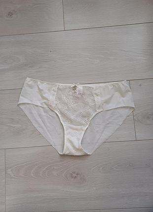 Нежные трусики стана новых intimissimi
