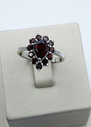 Каблучка срібна з гранатом 18 3,4 г