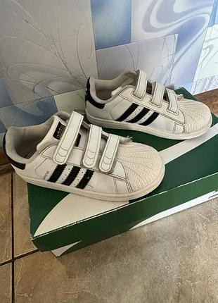 Оригінальні дитячі кросівки adidas розмір 31