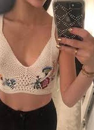 В'язаний кроп топ з вишивкою topshop