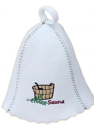 Плотная шапка из влагостойкой ткани для бани и сауны с яркой вышивкой "sauna" белая