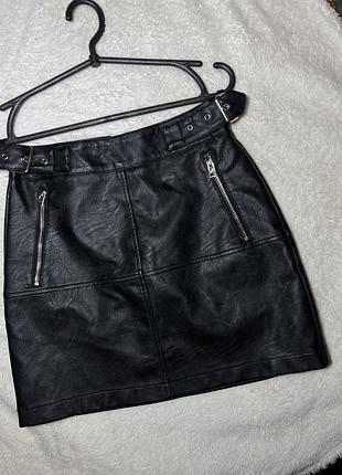 Чорна шкіряна юбка нова topshop 36