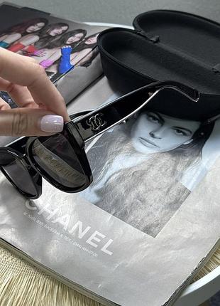 Жіночі сонцезахисні окуляри чорні номерні chanel
