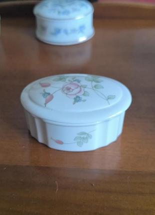 Порцелянова шкатулка wedgwood «rosehip», кістяна порцеляна, англія, 1991 р.