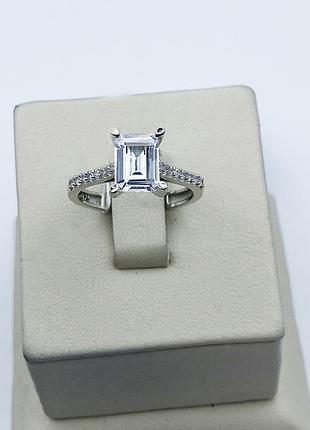 Кольцо серебряное с кубическим цирконием 18 2,8 г