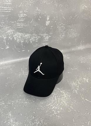 Кепка черная с белой вышивкой jordan (джордан)