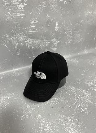 Черная кепка с белой вышивкой the north face (tnf)