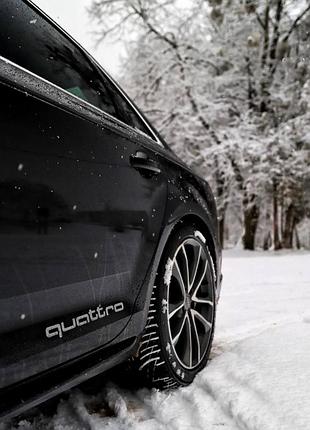 Виниловая наклейки на авто " quattro " 2х25 см 4 шт белый