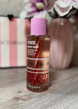 Парфюмированный увлажняющий спрей для тела от victorias secret pink biscotti delight body mist.