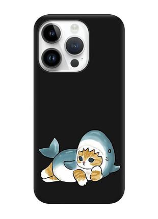 Матовый черный чехол на apple iphone 14 pro :: котенок акула (принт 355)