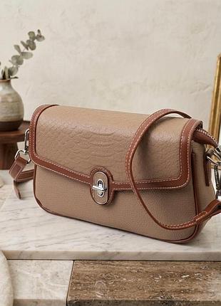 Стильна сумка жіноча з фактурним клапаном з натуральної шкіри vintage 22620 бежева