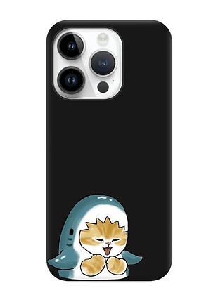 Матовый черный чехол на apple iphone 14 pro :: котёнок акула (принт 376)