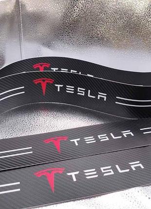 Карбоновая защитная пленка на пороги tesla (антицарапин покрытие)