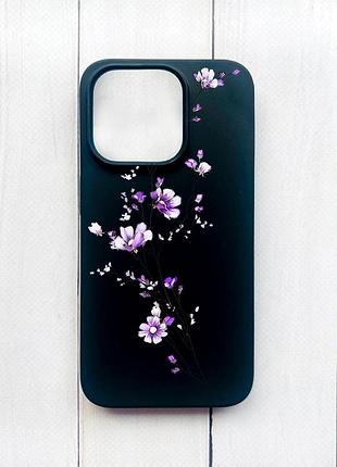 Матовый чехол на iphone 15 plus черный :: веточка цветов (принт 278)