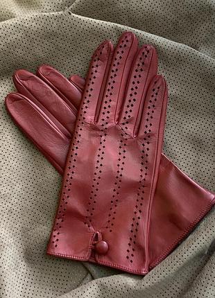 Женские кожаные перчатки без подкладки из натуральной кожи. цвет winter red. ручная перфорация 7"/19 см