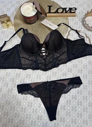 Неймовірно красивий комплект hunkemoller