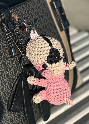 Брелок собака бульдог шоколад з рафії handmade