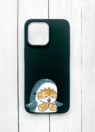 Матовый чехол на iphone 15 pro max черный котёнок акула (принт 376)