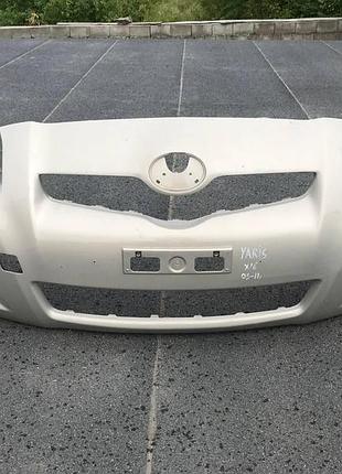 Бампер передний для toyota yaris. хетчбек. 2009 г.в.
