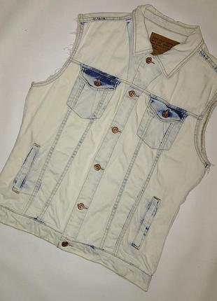 Світло-бежевий з синім джинсовий жилет з потертостями zara man denim wear