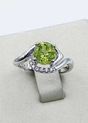 Кольцо серебряное с хризолитом 16,5 2,92 г