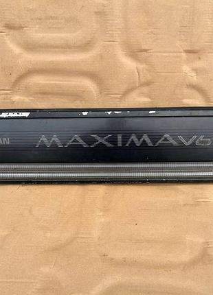 Фонарь в крышку багажника для nissan maxima j-30.