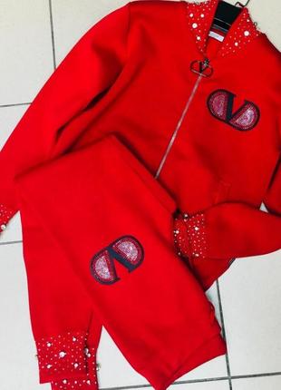 Шикарный костюм, люкс качество,плотный, размер м.