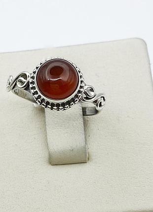 Кольцо серебряное с сердоликом 17,5 2,64 г