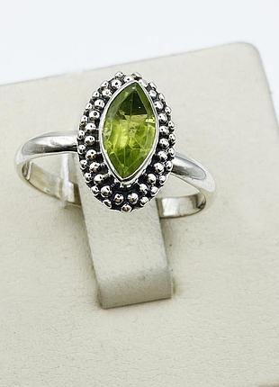 Кольцо серебряное с хризолитом 19 2,95 г