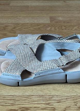 Шкіряні босоніжки clarks 37 розміру в новому стані