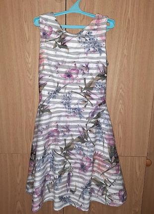 Сукня, відкрита спина