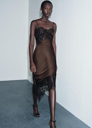 Асимметричное атласное платье с кружевом zara