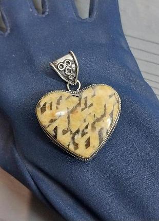 Підвісок натуральний пегматит "серце". натуральний пегматит в сріблі. індія!
