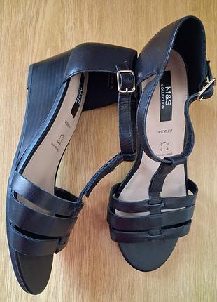 Босоножки из натуральной мягкой кожи. marks spencer