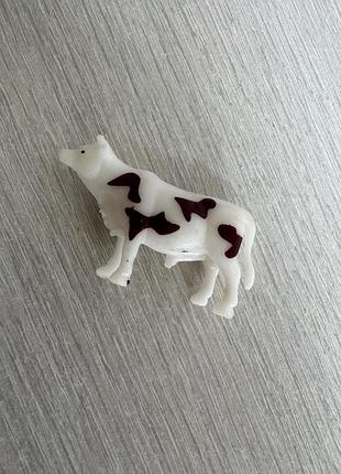 Фігурка корова