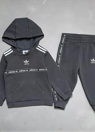 Теплий спортивний костюм adidas оригінал 12/18 місяців