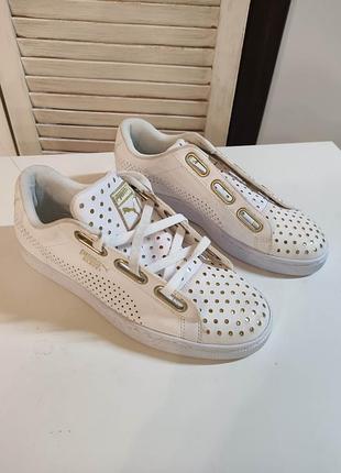 Фирменные кроссовки