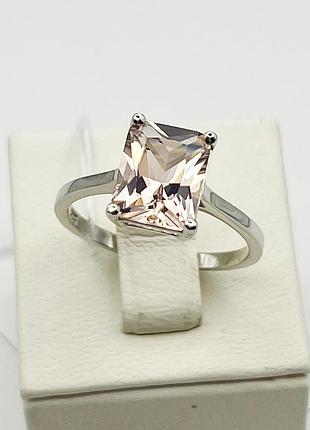 Кольцо серебряное с морганитом 19 2,87 г