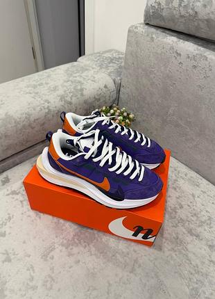 Кросівки від бренду nike vaporwaffle x sacai