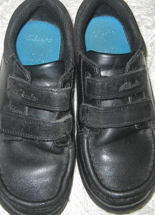 Шкіряні туфлі clarks