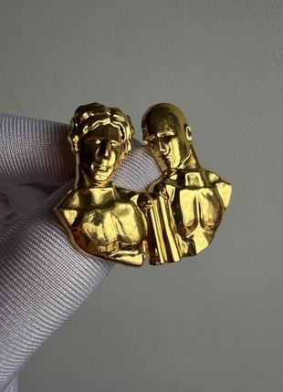 Металева брошка знак зодіаку близнюки золота — стильна прикраса gemini 2