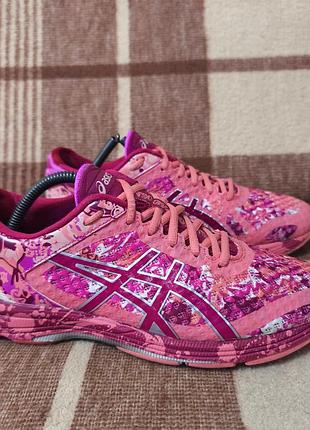 Женские кроссовки asics