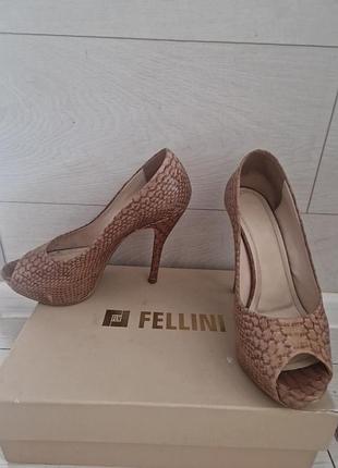 Шкіряні босоніжки fellini