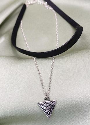 Чокер з кулоном